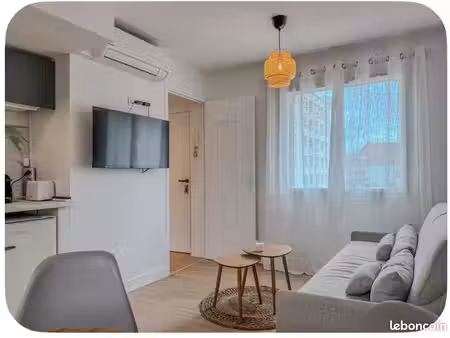 t2 meublé et climatisé avec loggia et parking proche tram