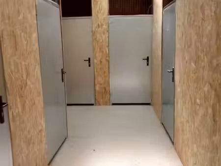 a louer — box de stockage / garde-meuble sécurisé de 30 m³