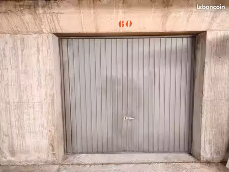 box fermé à louer paris 18e (garage voiture+moto/cave)