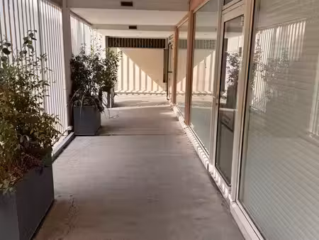 local professionnel bail précaire