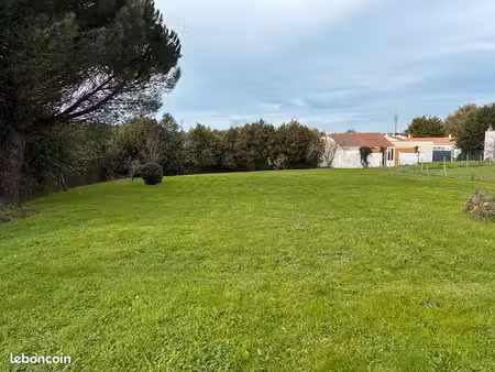 terrain 1470 m² vairé