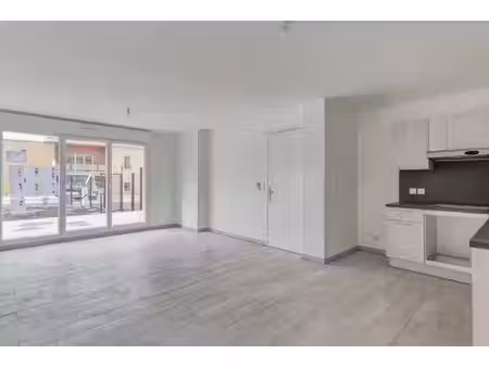 location appartement 2 pièces 43 m² à gardanne (13120)  701 €