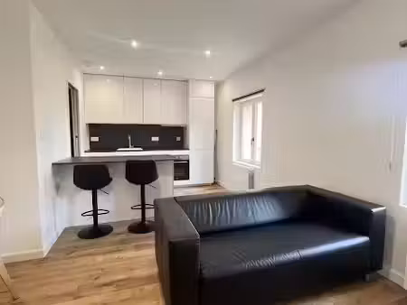 location meublée appartement 2 pièces 43 m² à caluire-et-cuire (69300)  990 €
