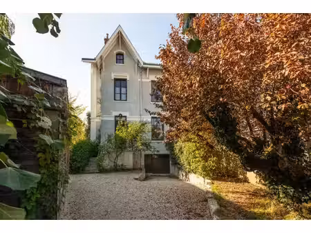 tassin-la-demi-lune - le bourg - maison de charme de 220 m² utiles - 7 chambres - jardin a