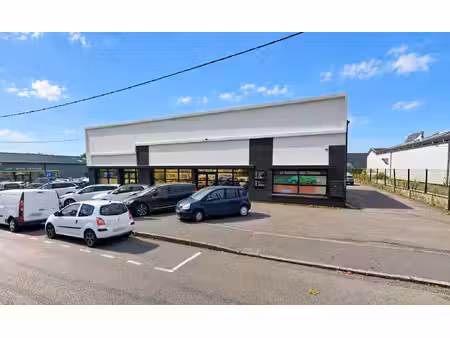 à vendre local d'activité de 995 m² sur deux niveaux ? bureaux  stockage et 24 places de p