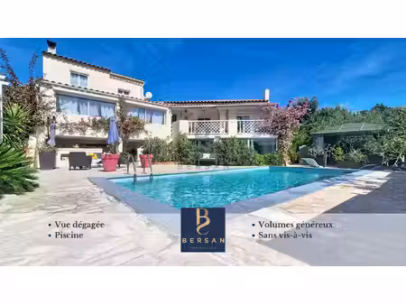 villa à saint-raphaël valescure avec piscine et vue dégagée