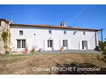 chantonnay - jolie maison ancienne avec gîte