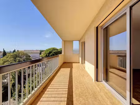 location t3 avec terrasse  sanary sur mer