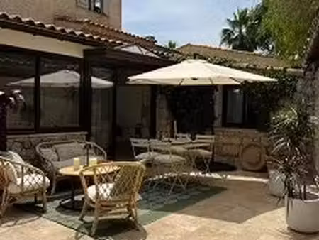 magnifique trois pièces de 100m² avec terrasse aménagée de 70m²