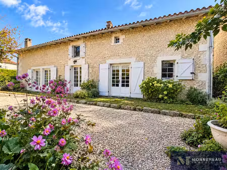 maison ancienne en coeur de ville avec jardin et garage