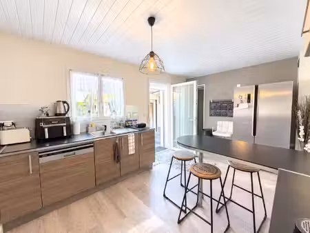 à louer communay - maison meublée de 120 m2 avec terrasse 