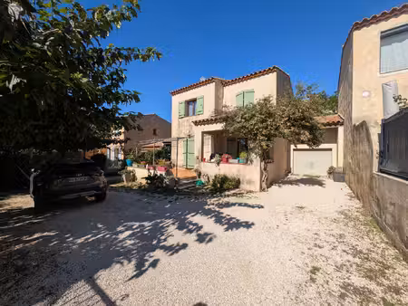 .maison d'environ 100 m2 avec 3 chambres  garage et terrain