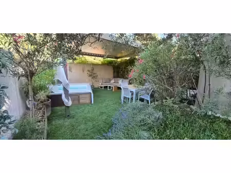 maison eguilles 1900m²