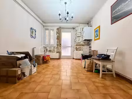 dpt 84 - maison atypique au coeur du village