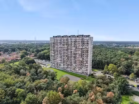 lichtrijk appartement op de 13de verdieping met 2 slaapka...