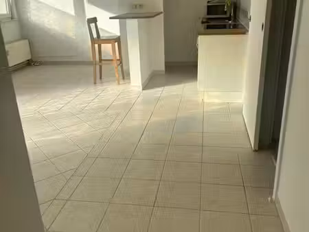 flat avec une chambre à louer