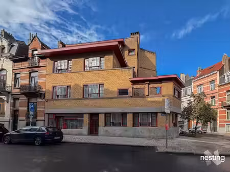 place van meenen - bureaux avec beau potentiel