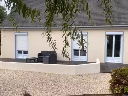 maison de plain-pied de 115 m2 sur un terrain de 1170 m2 - 4 chambres - proche centre-vill