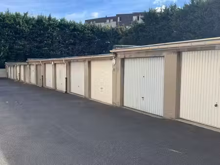 garage fermé et électrifié - centre ville
