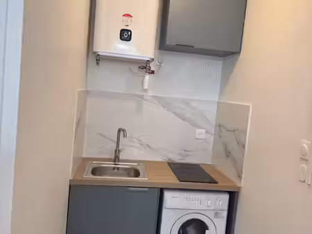 studio meublé 500 cc ( loyer 390 euros 110 charges eau et électricité et charges locative 