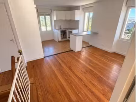 à louer – appartement t3 rénové de 53 m² avec parking et climatisation réversible – aubena