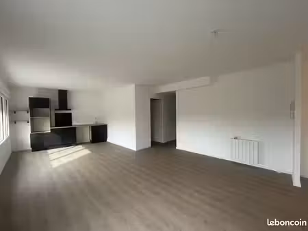 à louer – t3 de 74 m² entièrement rénové – bourg de hénanbihen