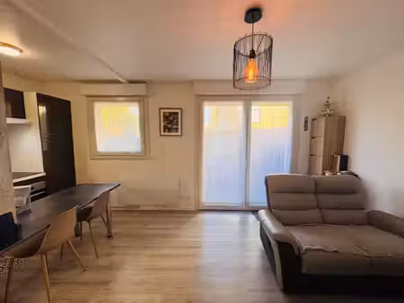 à vendre charmant studio en rez-de-jardin avec parking pri