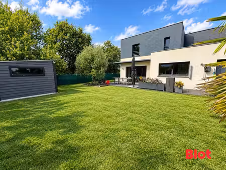 montfort-sur-meu – maison contemporaine de 150 73 m² – 5 chambres – dpe a/a – terrain expo
