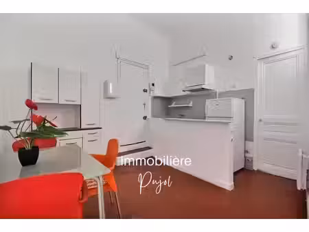 noailles 13001 - t3 meublé traversant au sein d'un immeuble marseillais
