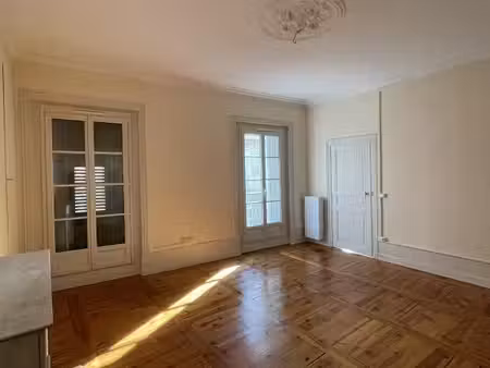 ref 13640- 4 rue crozatier - f4 au 2eme etage