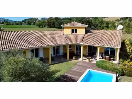 maison d'exception à vendre à foix - 7 pièces  169 m² sur terrain de 1454 m² avec piscine