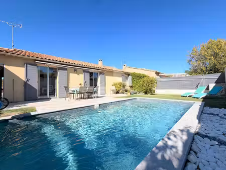 a vendre 84120 pertuis maison plain pied 4 pieces d'environ 98 m² avec jardin  garage et p