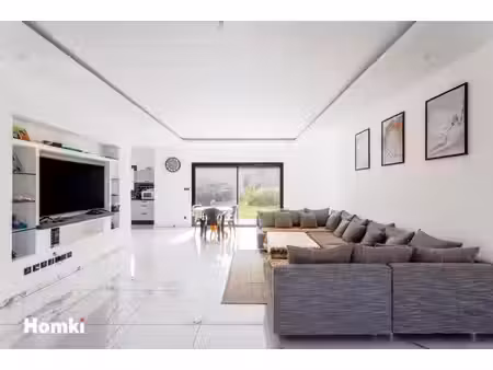 maison contemporaine de 140 m2 sur terrain de 866 m2