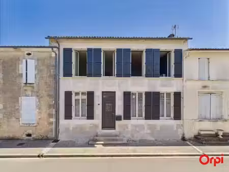 vente maison 4 pièces 160 m² à saint-romain-de-benet (17600)  210 000 €