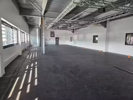 location entrepôt la crau 83260 300m² à 1000m²