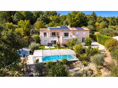villa provençale avec piscine et appartement indépendant