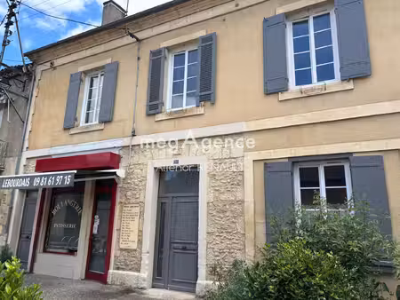 immeuble de rapport 200m² avec local commercial et appartement – centre-ville du bugue
