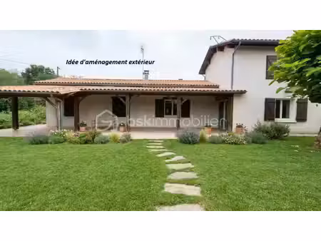 maison traditionnelle de 120 m² à les eglisottes-et-chalaures