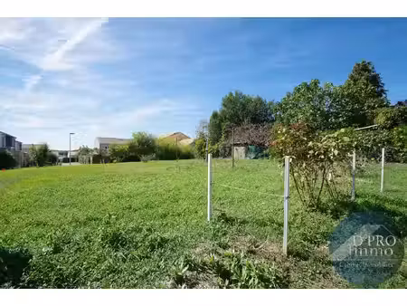 un terrain de 500 m²  le centre-ville à pied et la liberté de construire votre maison : à 