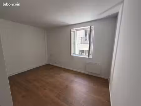 à vendre en exclusivité– studio rénové sur le port de sanary-sur-mer
