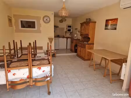 description: studio meublé dans petite résidence familiale