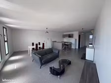 à louer – magnifique appartement t2 meublé d'une superficie exceptionnelle de 70 m²  entiè