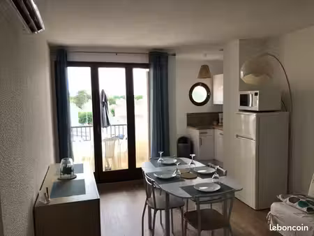 canet plage  f2 meublé et équipé parking privé