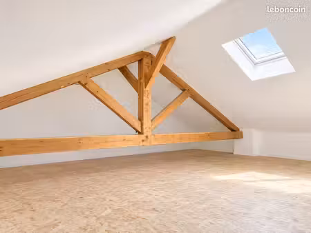 t3 meublé neuf – 95 m² au sol – 2 parkings – grande cave – cour sécurisée