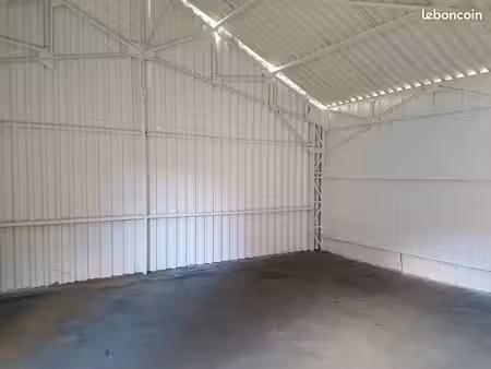 hangar / garage