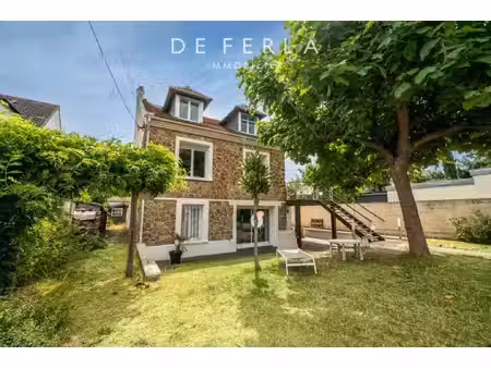 maison de luxe à vendre dans le quartier tête de girafe