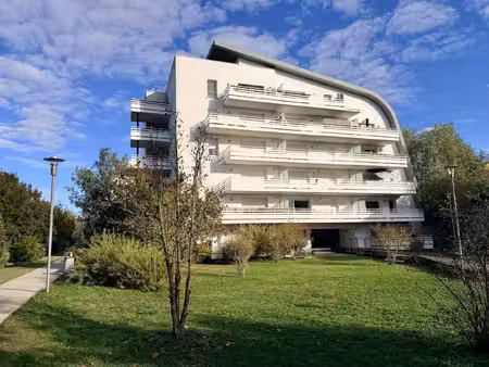 appartement t2 de 43m2 avec terrasse et parking