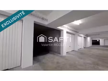 garage de 18 m² - résidence de 2025 avec caméras.