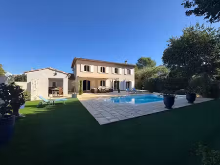 vidauban  maison 6 pièces 200 m2 avec piscine proche du village