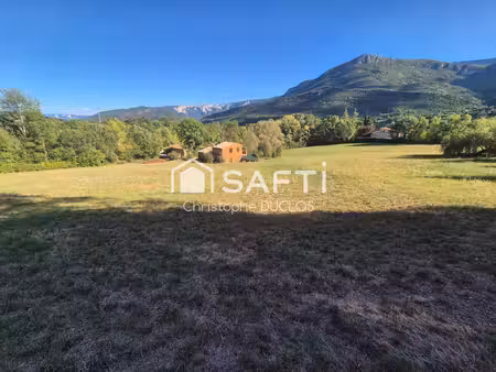 terrain constructible ensoleillé avec vue panoramique.